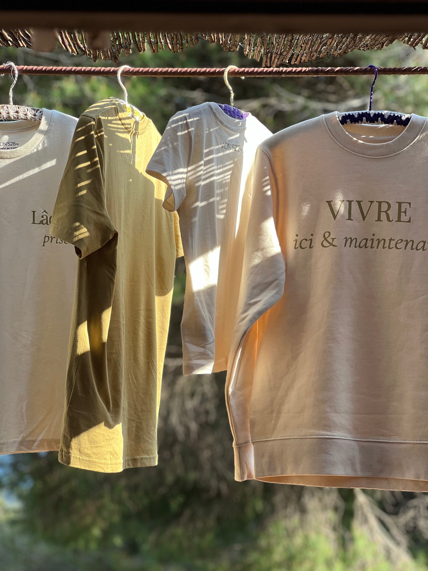 Sweatshirt Medium fit — Vivre ici & maintenant